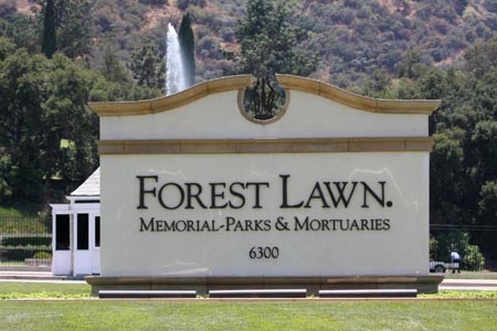 EXC FORREST LAWN MEMORIAL PARK IN CALIFORNIA.  HERE WE SEE A NEWLY DUG GRAV